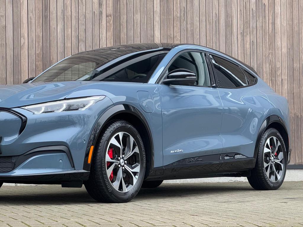 Ford Mustang Mach-E Premium AWD 75 kWh / 19' / Winterpack /, Auto's, Gebruikt, Zwart, Blauw, Leder