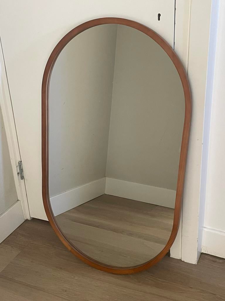 Grote ovale spiegel met houten rand, Huis en Inrichting, Woonaccessoires | Spiegels, Minder dan 50 cm, Ophalen of Verzenden, Zo goed als nieuw