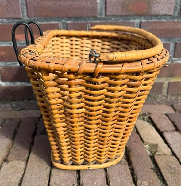 Mooie handzame rieten fietsmand met hengsel, Ophalen of Verzenden, Gebruikt, Fietsmand