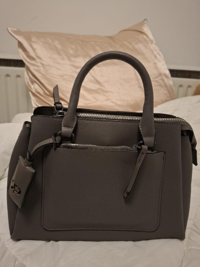 Schoudertasje van het merk Parfois, Ophalen of Verzenden, Zo goed als nieuw, Grijs, Schoudertasje