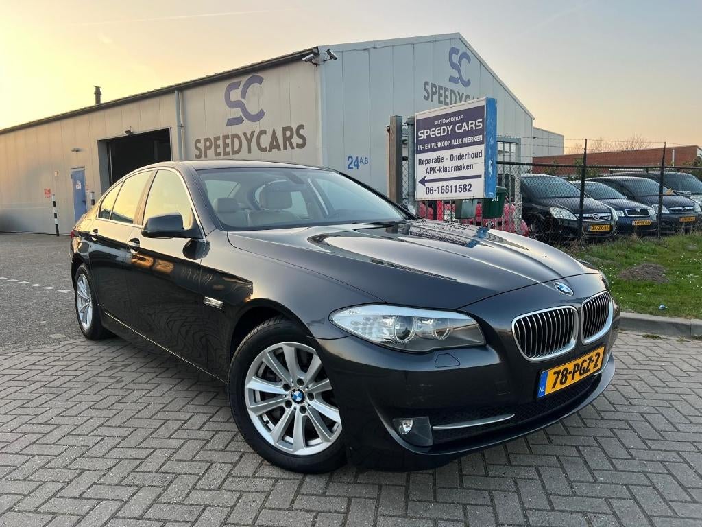 BMW 5-Serie 3.0 I 528i Automaat Leer Camera N.A.P, Achterwielaandrijving, Beige, 2996 cc, Bedrijf