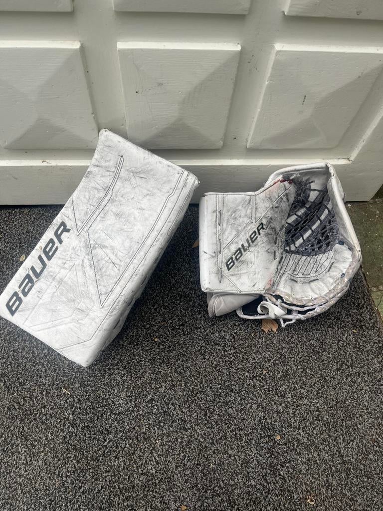 Bauer glove en blocker supreme m5 pro, Ophalen of Verzenden, Gebruikt, Bescherming