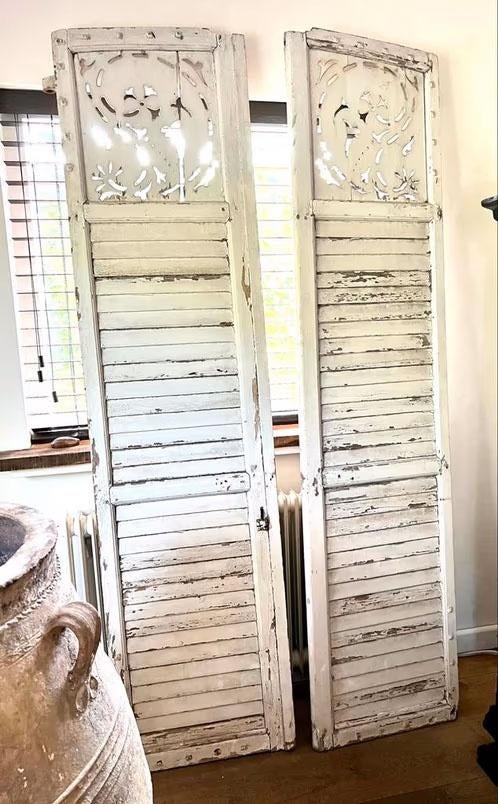 2 decoratieve hoge Franse Louvreluiken antiek, Ophalen