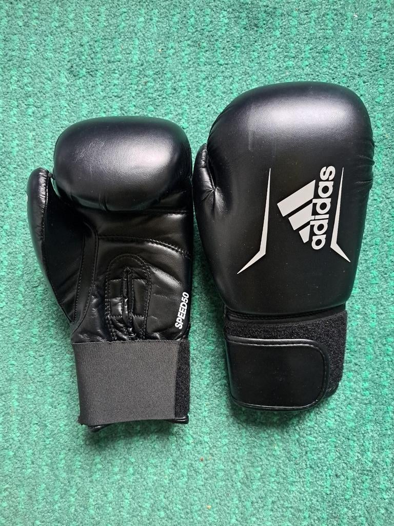 Goed als nieuwe adidas bokshandschoenen B/02, Ophalen of Verzenden, Zo goed als nieuw, Bokshandschoenen
