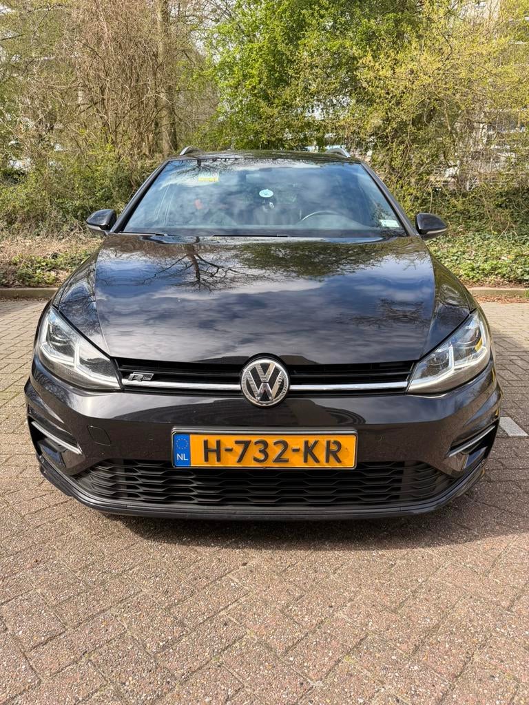 Volkswagen Golf Variant 1.5 TSI 150pk 7-DSG 2020 Zwart, 15 km/l, 1498 cc, 4 cilinders, Emergency brake assist