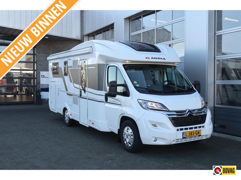 Adria Matrix 670 SL, Caravans en Kamperen, Campers, 7 tot 8 meter, Adria, Overige merken, Tot en met 5
