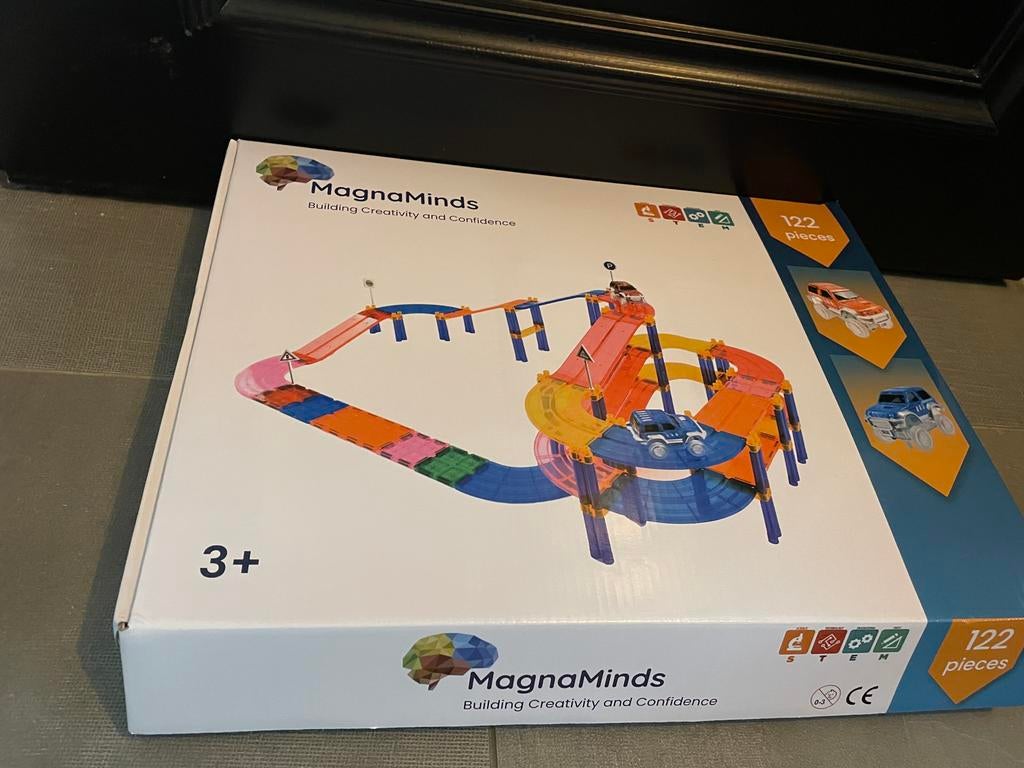 MagnaMinds racebaan 122-delig als nieuw  magneet magnatiles, Kinderen en Baby's, Ophalen of Verzenden, Zo goed als nieuw, Jongen of Meisje