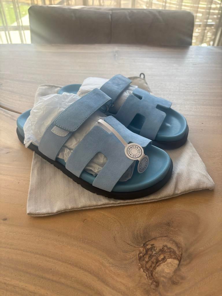 Hermes Slippers lichtblauw nieuw, Kleding | Dames, Schoenen, Ophalen of Verzenden, Nieuw, Blauw, Slippers