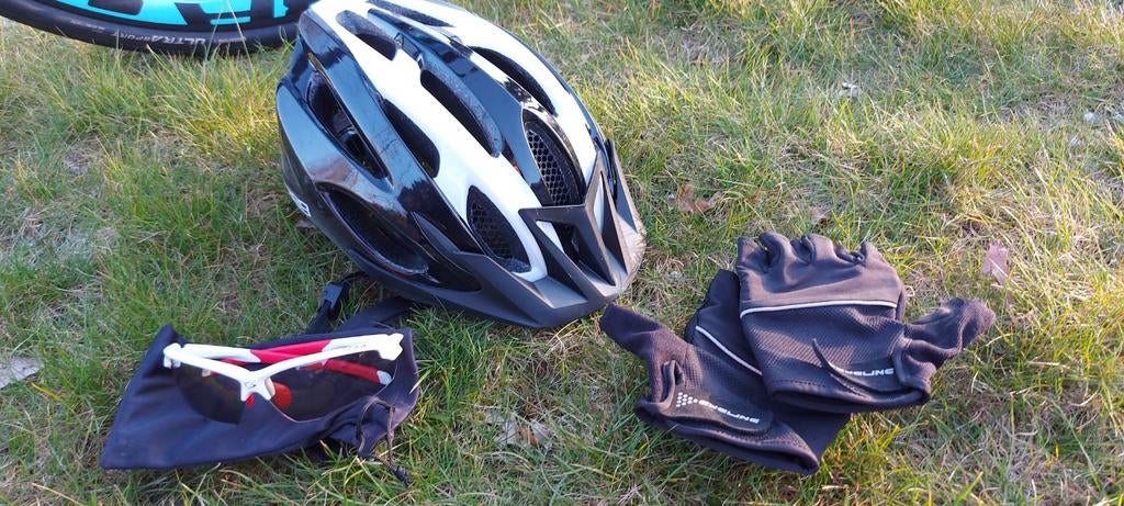 Racefiets accessoires: helm, zonnebril, handschoenen, Ophalen of Verzenden, Zo goed als nieuw, BBB, Futurum, Van Rysel