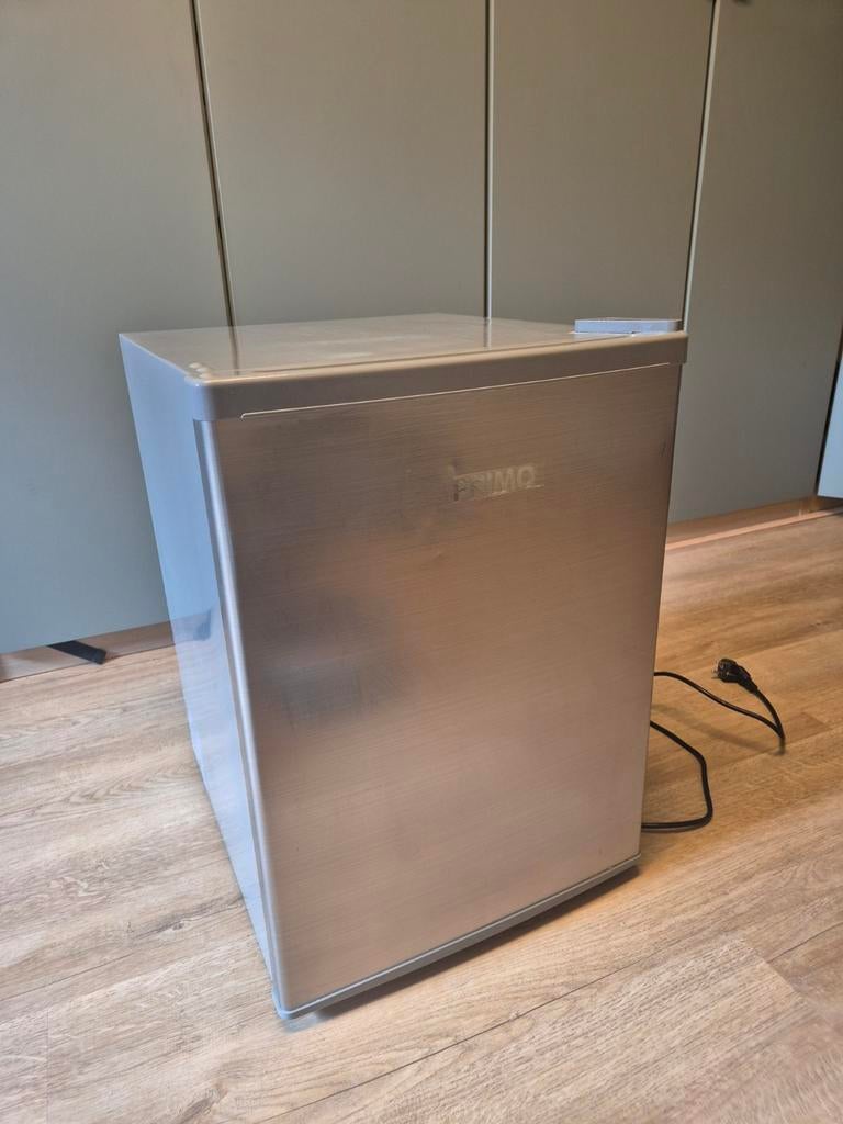 Primo koelkast, ideaal voor op de camping, Witgoed en Apparatuur, Ophalen, Gebruikt, Minder dan 75 liter, Met vriesvak
