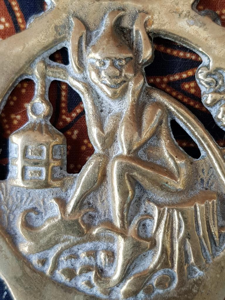 Antiek kleppermannetje uit Engeland met een Pixie 8,7 cm., Ophalen of Verzenden, Koper