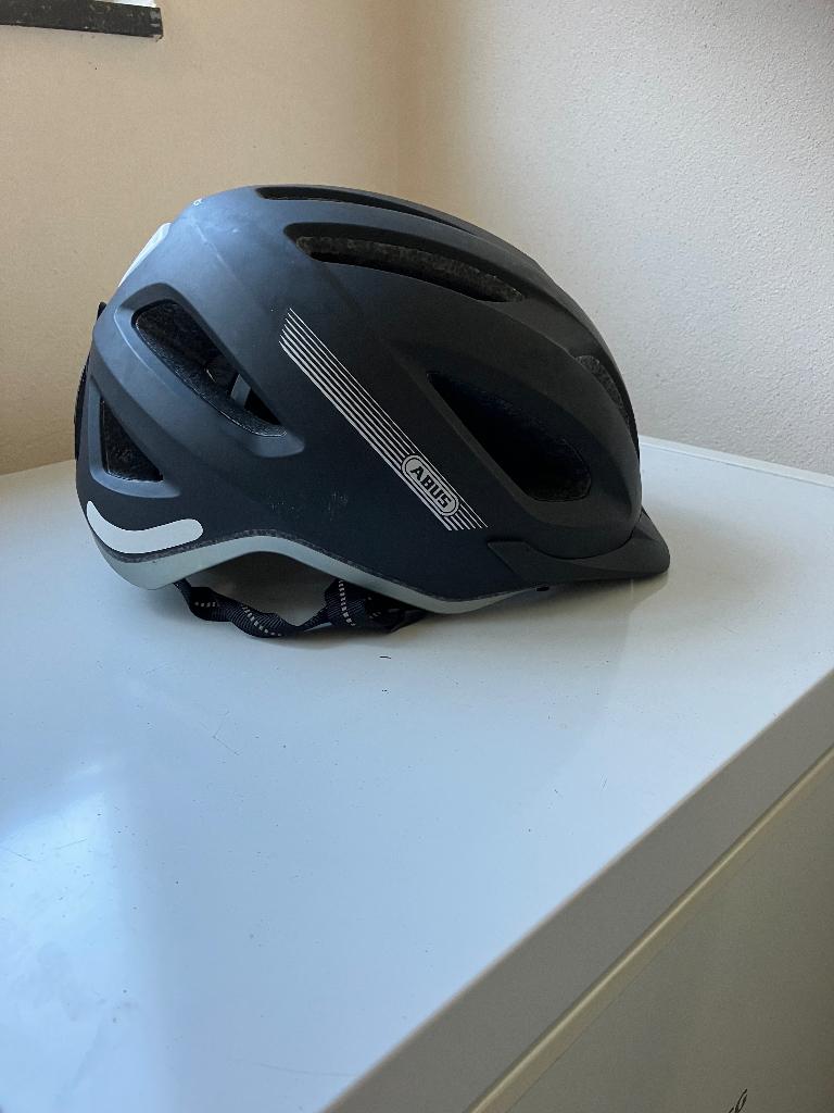 Fietshelm Abus pedelec, Ophalen, Zo goed als nieuw, Heer of Dame