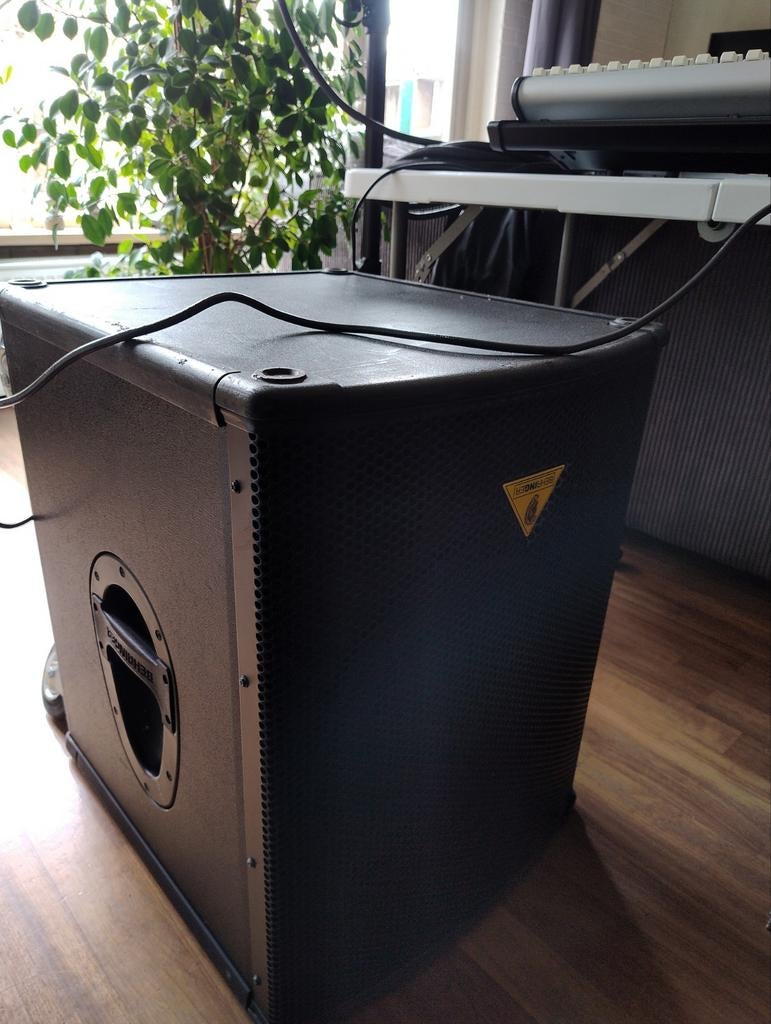 Behringer Eurolive B1500D-PRO actieve subwoofer, Gebruikt, Subwoofer, 120 watt of meer, Ophalen