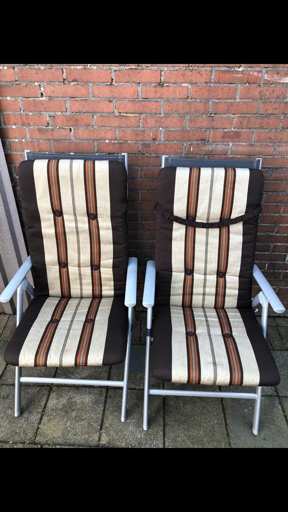 Mooi twee aluminium inklapbaar stoelen met kussens.Zeer goed, Ophalen, Zo goed als nieuw, Aluminium, Inklapbaar