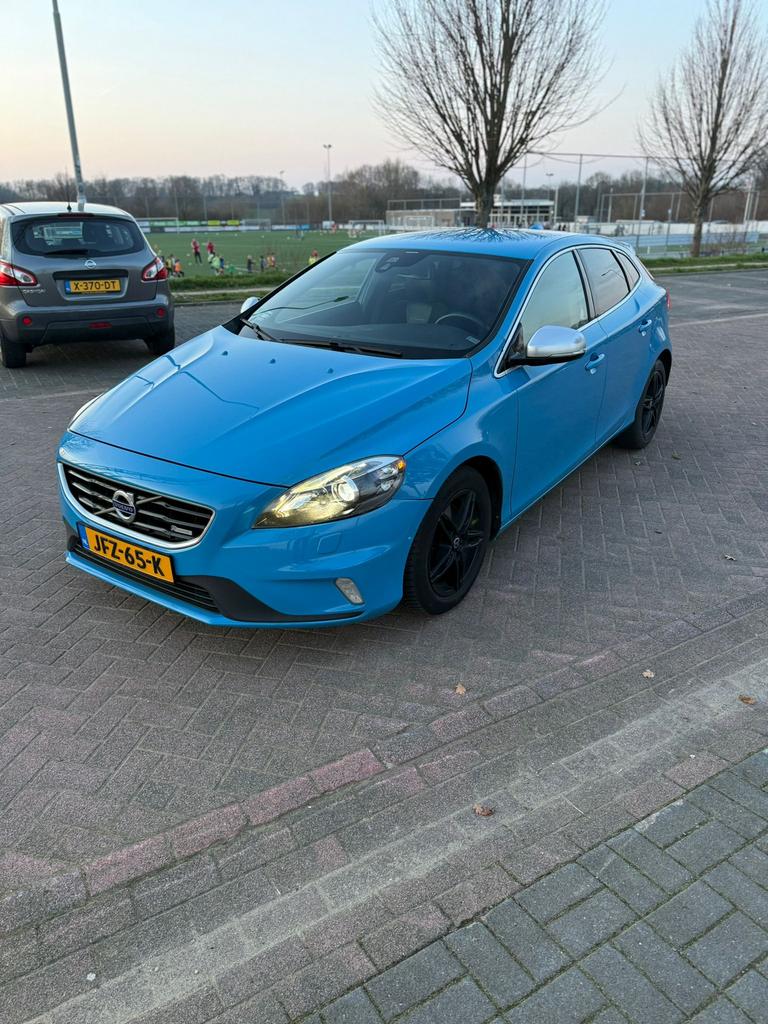 Volvo V40 T4 R-Design 2013 Rebel Blue, Voorwielaandrijving, 1596 cc, Zwart, 4 cilinders