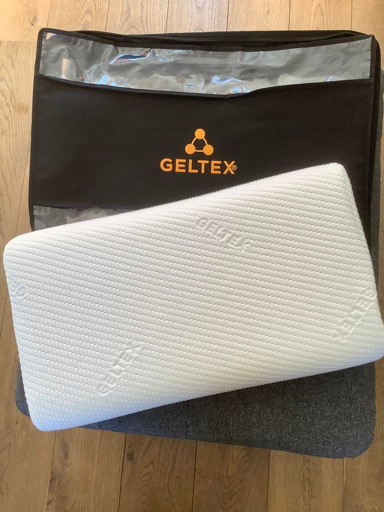 Geltex kussen met tas, Huis en Inrichting, Slaapkamer | Beddengoed, Kussen, Eenpersoons, Wit, Ophalen of Verzenden