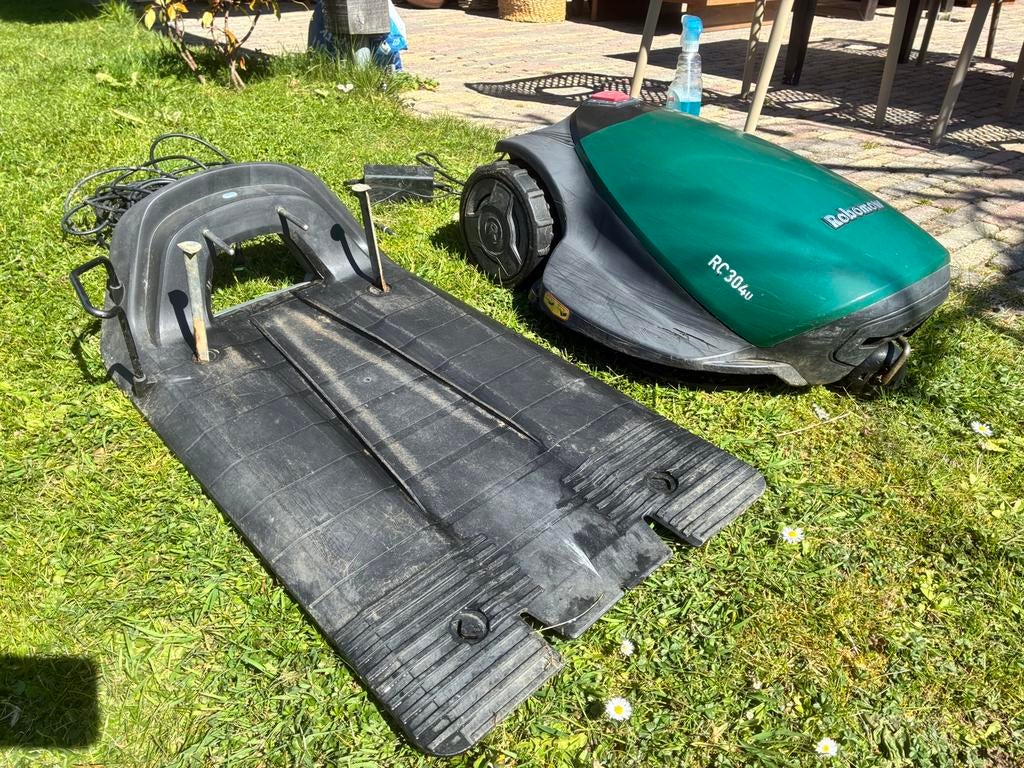 Robomow RS304U robotmaaier - accu aan vervanging toe, Ophalen, Gebruikt