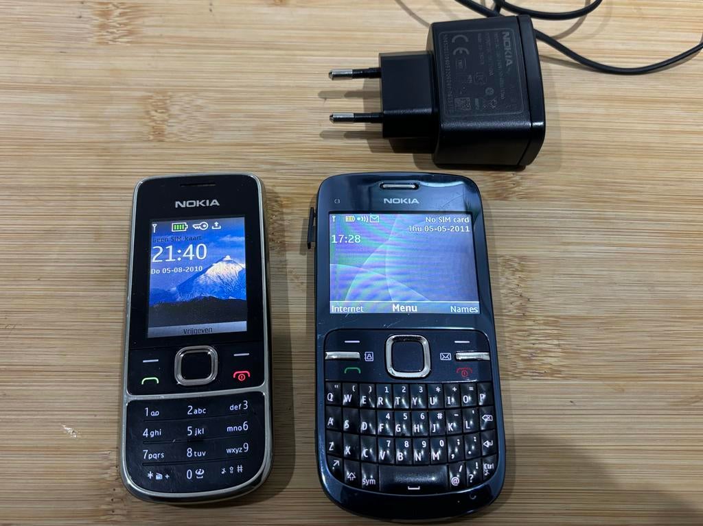 Twee Nokia telefoons met oplader, Gebruikt, Overige modellen, Geen camera, Ophalen of Verzenden