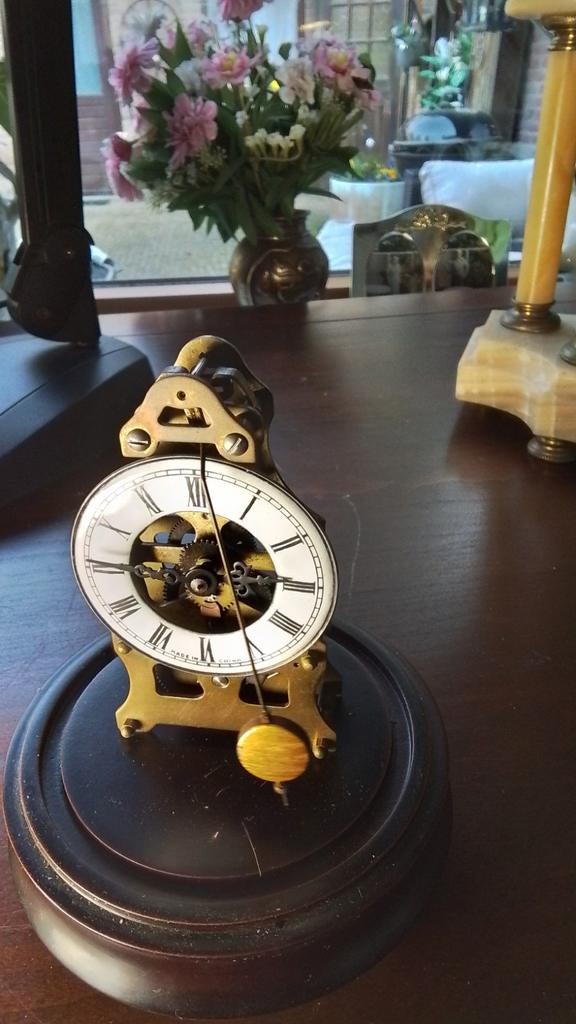 Antieke skeletklok onder glazen stolp Spillegang, Antiek en Kunst, Ophalen of Verzenden