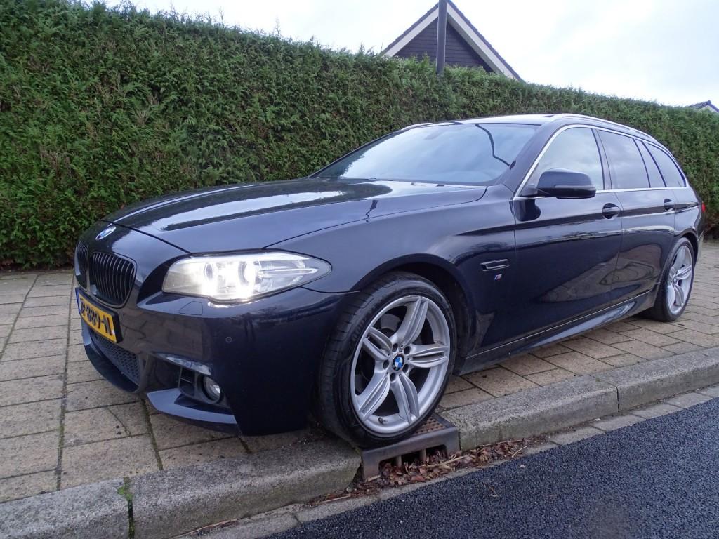 Bmw 5-SERIE 520I 184 PK M-SPORT HE-Automaat-Trkh-Full option, Automaat, Euro 6, 4 cilinders, Zwart