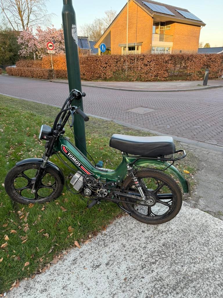 Tomos 65cc op kenteken, Fietsen en Brommers, Ophalen, Zo goed als nieuw, 65 cc