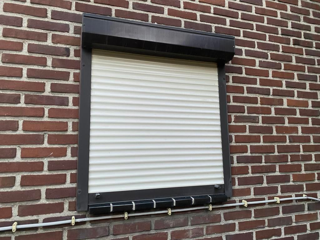 Handbediend rolluik - bruin / beige 90 cm breed, Doe-het-zelf en Verbouw, Rolluiken, Gebruikt, Minder dan 100 cm, Wit, Ophalen of Verzenden