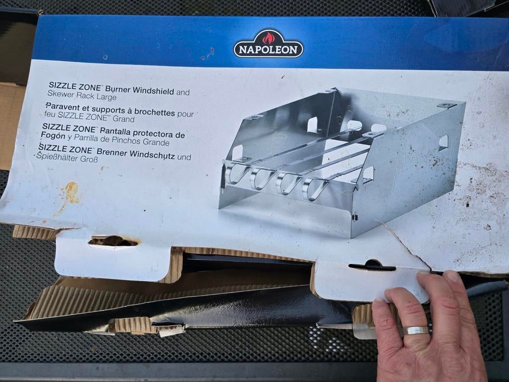 Napoleon Sizzle Zone Windscherm & Spiesrek - Nieuw, Ophalen of Verzenden, Nieuw, Napoleon