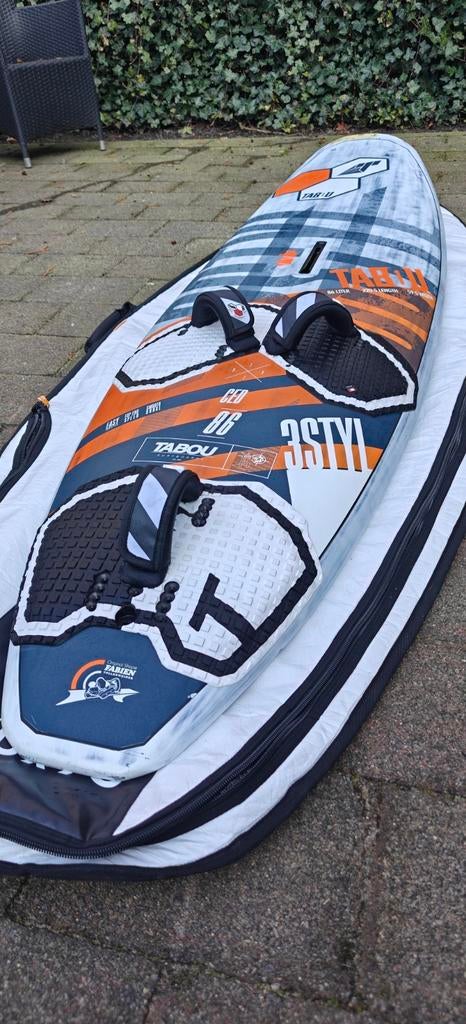 Tabou 3S 86 liter freewave board in mooie staat inc vin, Watersport en Boten, Windsurfen, Plank, Ophalen