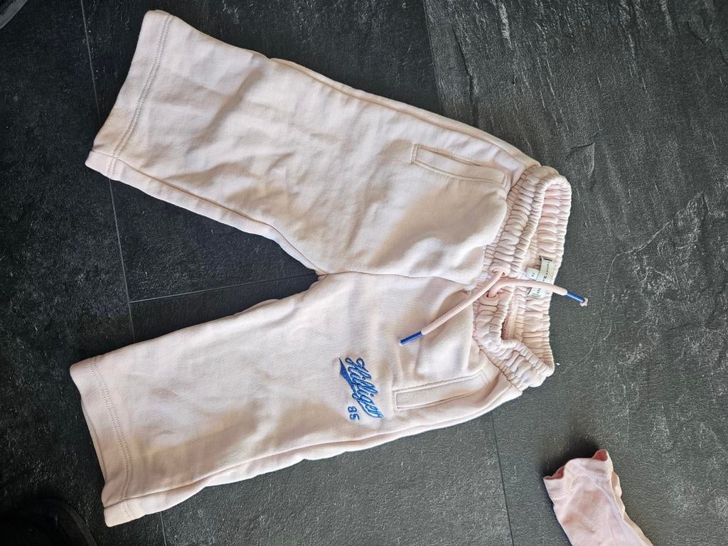 Roze Tommy Hilfiger korte broek maat 74, Kinderen en Baby's, Ophalen of Verzenden, Zo goed als nieuw, Meisje, Broekje