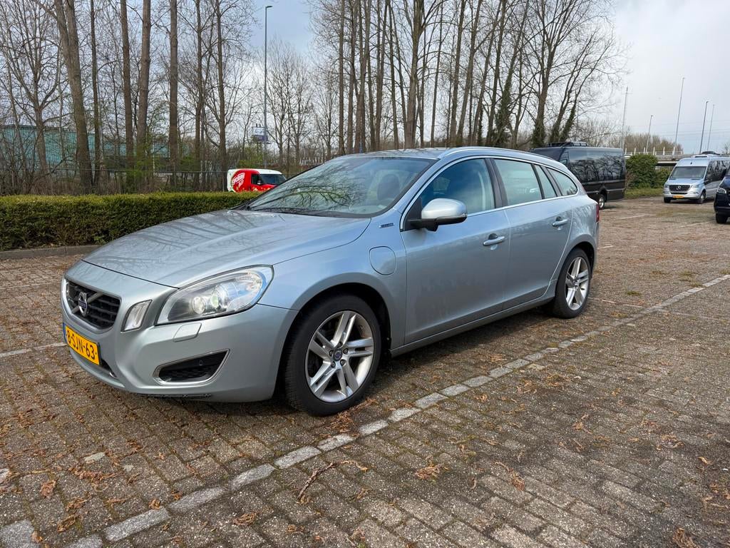 Volvo V60 2.4 D6 AWD Plug-In Hybrid Pure Limited Leder Trekh, Automaat, Euro 5, Zwart, 1848 kg