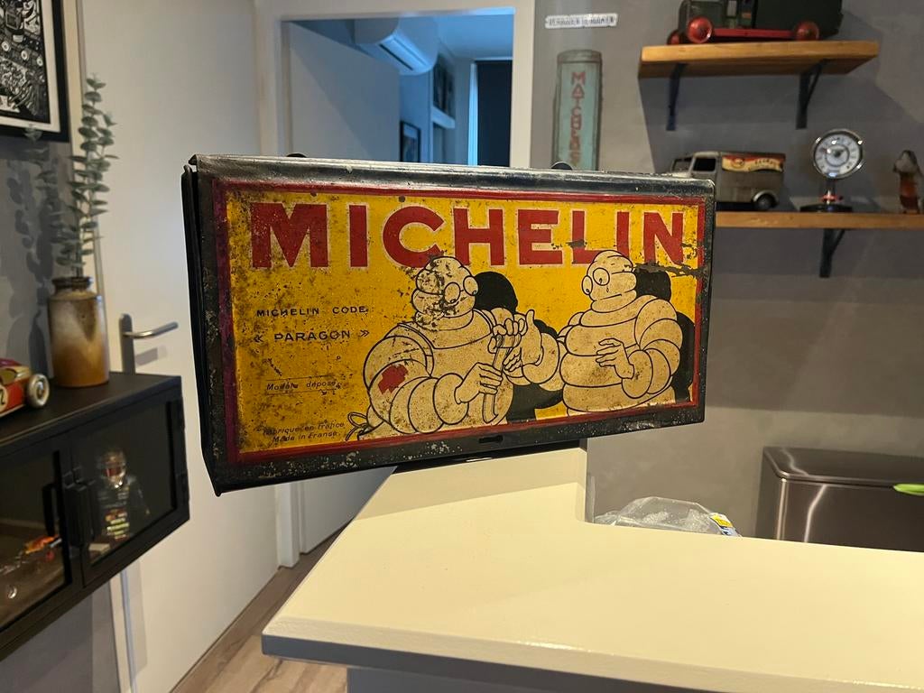 Michelin bibendumbandenplak blikken kistje, Verzamelen, Blikken, Ophalen of Verzenden, Gebruikt, Overige, Overige merken