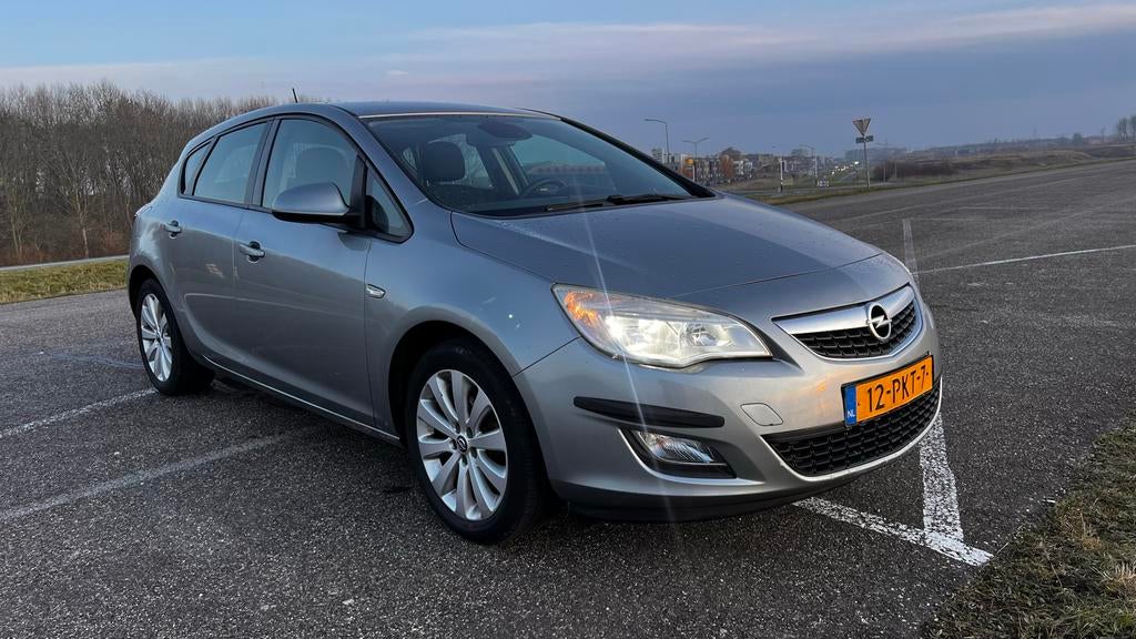 Opel Astra 1.4 74KW 5D 2011 Grijs, Auto's, Voorwielaandrijving, 4 cilinders, 100 pk, Origineel Nederlands