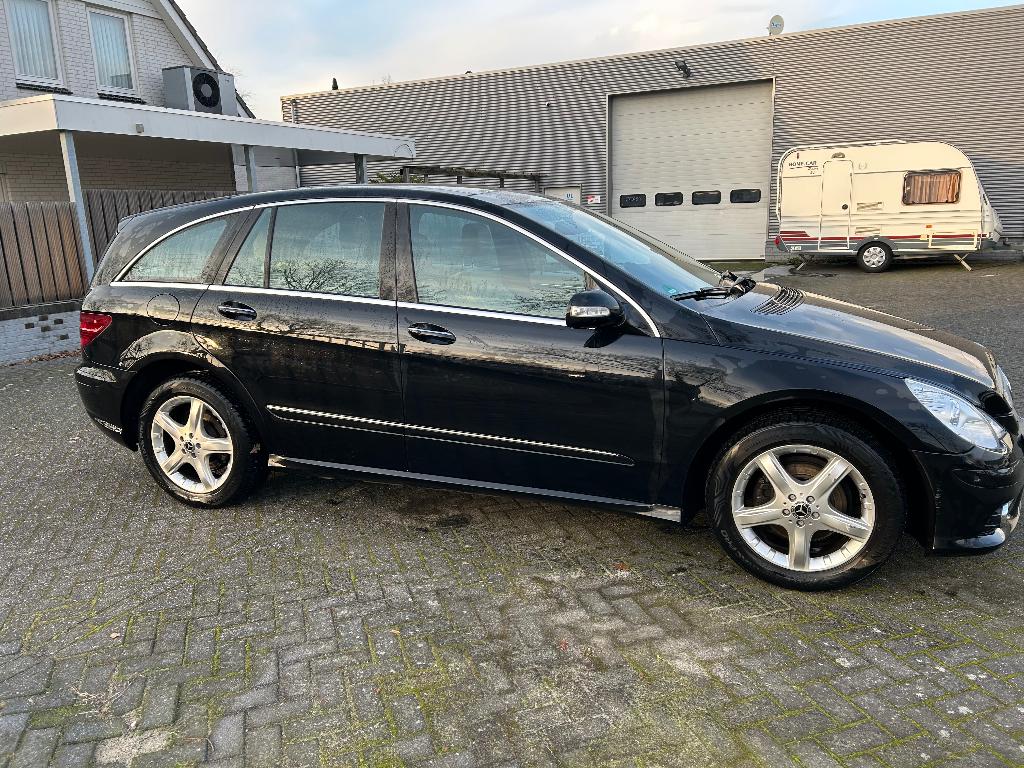 Mercedes-Benz R-Klasse 3.5 R350 AUT 2008 Zwart 4matic, Auto's, Automaat, R-Klasse, 138 €/maand, 2080 kg