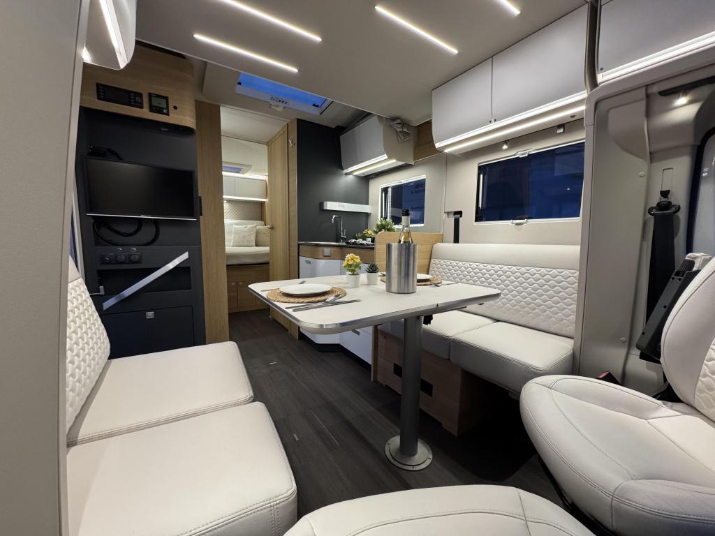 Adria Matrix Plus 670 DC Automaat PAASSHOW 5000 KORTING, Fiat, Bedrijf, Diesel, Stra?ka cesta 50, 8000 Novo mesto, Slovenië