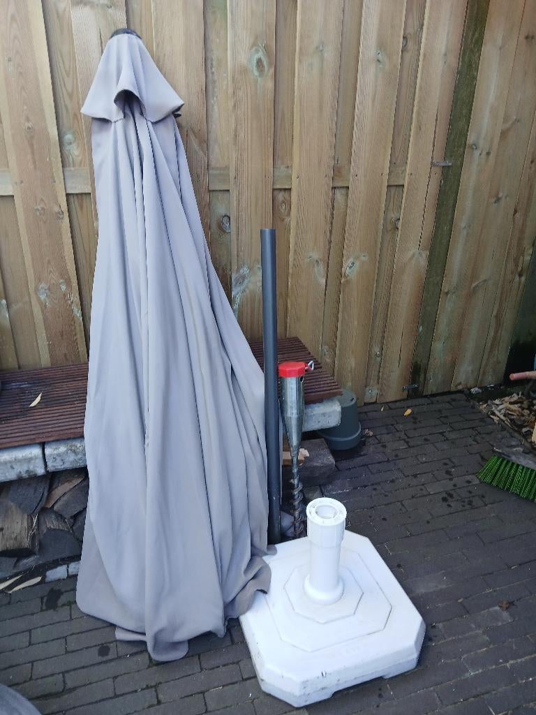 Parasol incl. steunen, Ophalen, Gebruikt