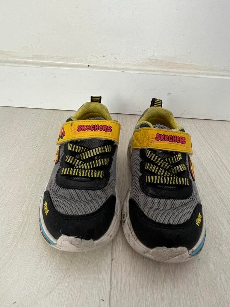 Skechers kinderschoenen maat 24 met voertuig thema, Kinderen en Baby's, Kinderkleding | Schoenen en Sokken, Ophalen, Gebruikt