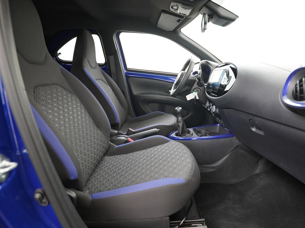 Toyota Aygo X 1.0 VVT-i MT Play | Stoelverwarming | Camera |, 12 maanden, Stof, Gebruikt, Euro 6