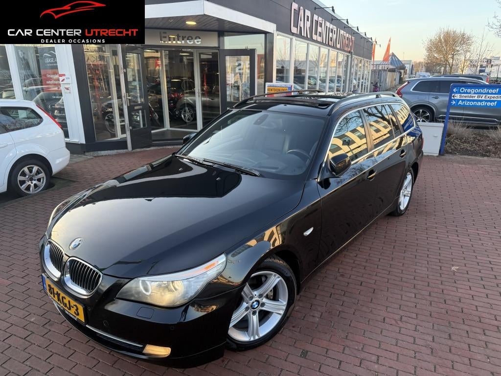 BMW 5 Serie Touring 525i | €250,- KORTING PAASACTIE | Busi, Gebruikt, Zwart, 2000 kg, Lichtsensor