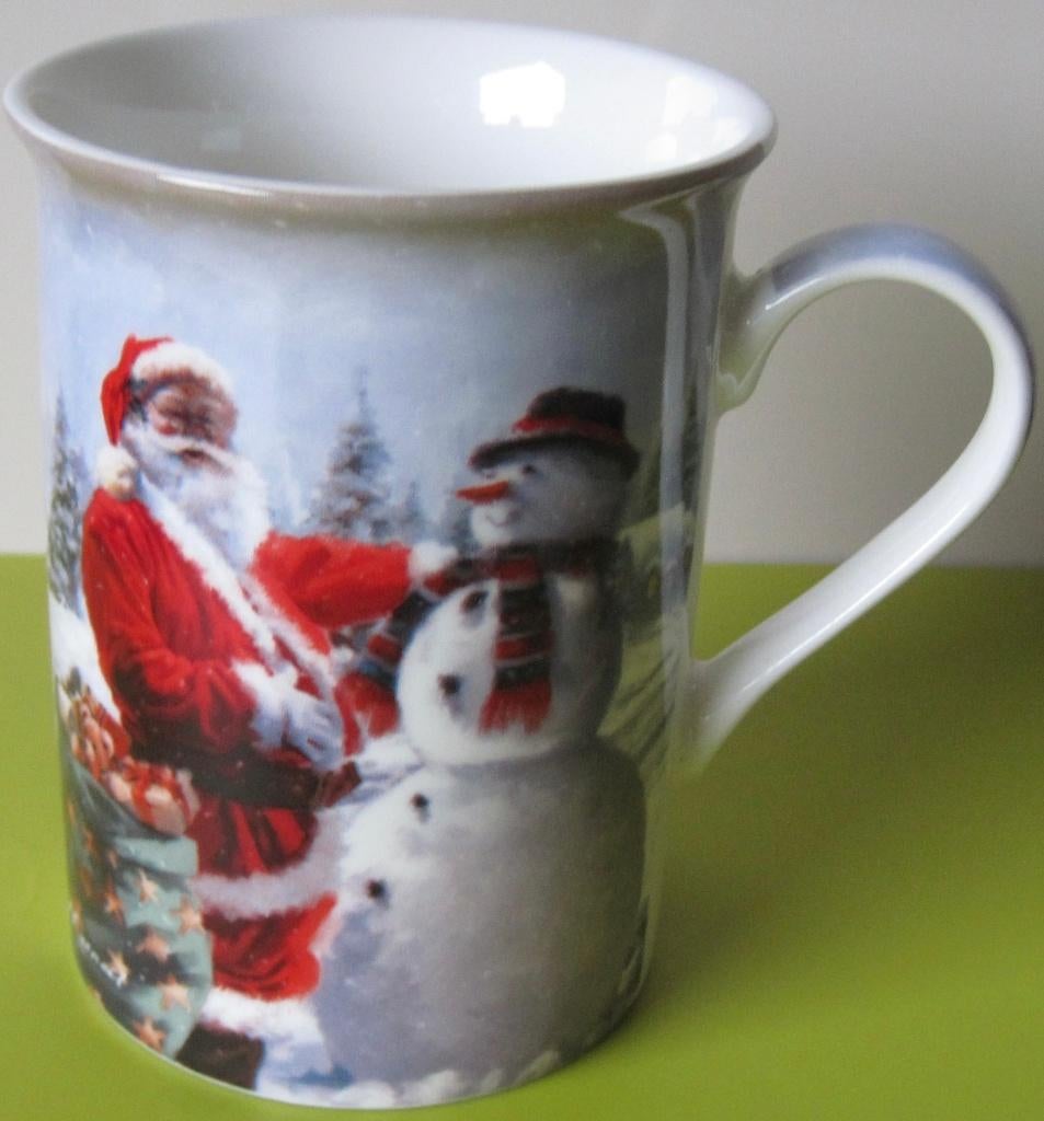 porseleinen beker met kerstman en sneeuwpop, Diversen, Kerst, Ophalen of Verzenden, Zo goed als nieuw