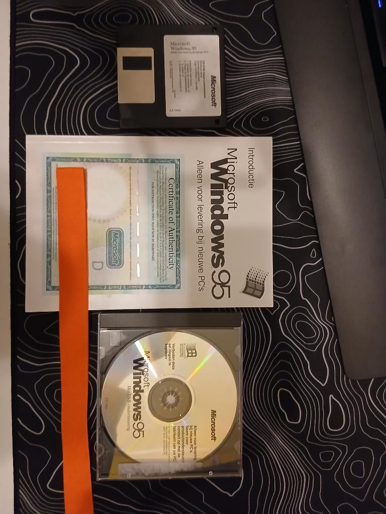 Windows 95 OEM NL - Zeldzame USB-versie - Met CD/Floppy/COA, Ophalen of Verzenden, Zo goed als nieuw, Windows