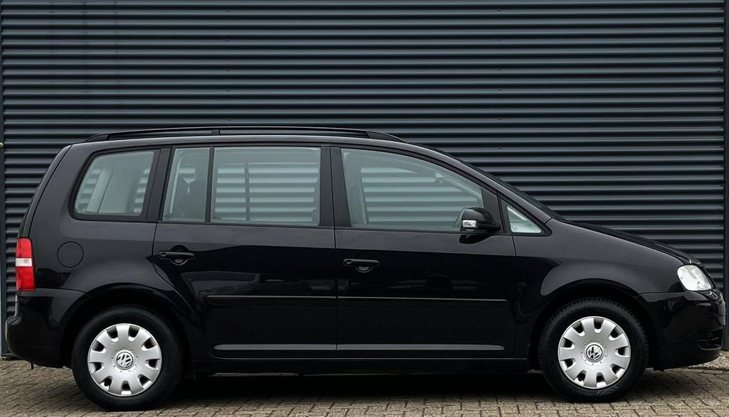 Volkswagen Touran 1.6 75KW Cruise/Trekhaak/Airco, Auto's, Stof, Zwart, 4 cilinders, Zwart