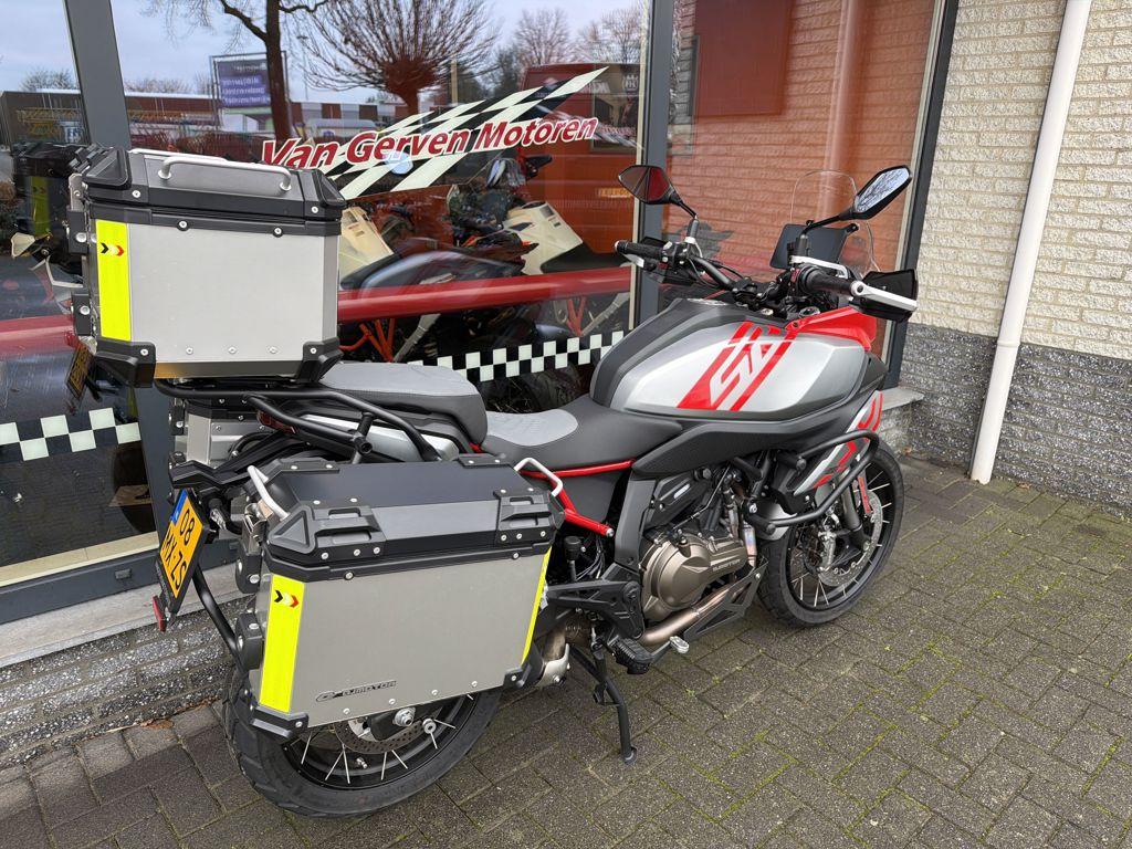 QJMOTOR SRT 600 SX Touring 2026 - foto 3