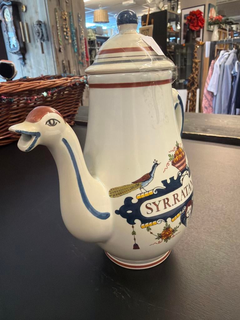 Antieke keramische kan met vogeluitloop en decoratie, Ophalen