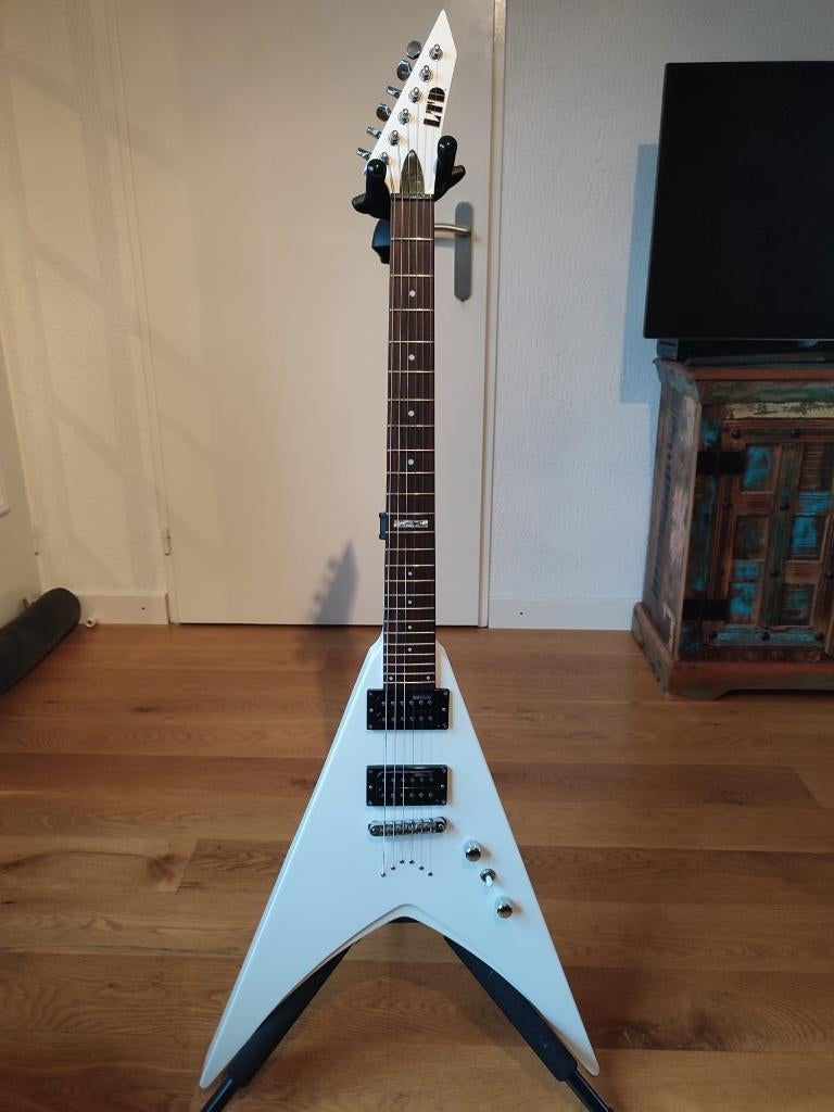 Witte flying V esp ltd v-50, Muziek en Instrumenten, Snaarinstrumenten | Gitaren | Elektrisch, Ophalen, Gebruikt, Solid body, Overige merken