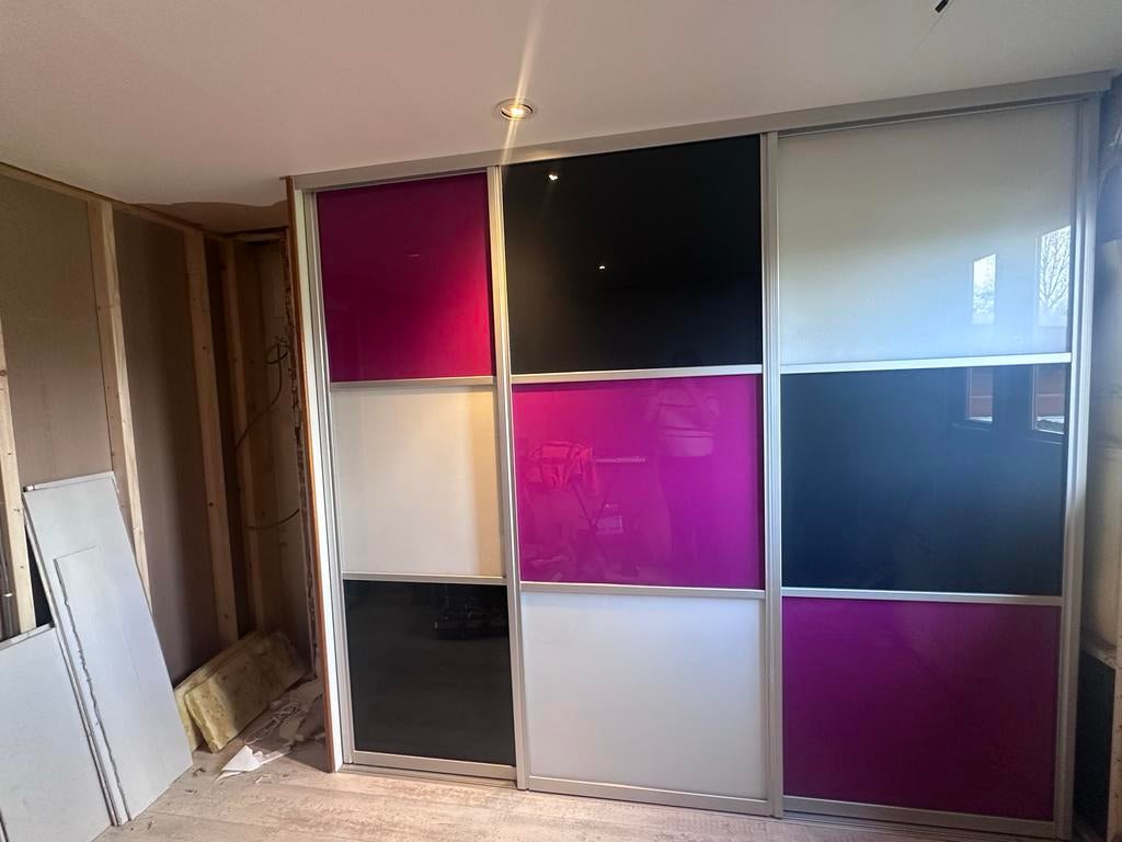 Schuifpanelen hoogglans wit, grijs en roze, Ophalen, Kunststof, Gebruikt, 200 cm of meer