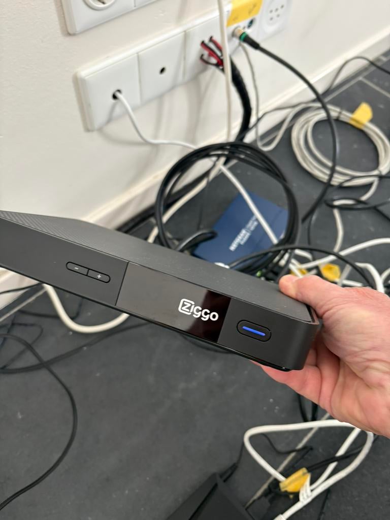 Ziggo next media box, Audio, Tv en Foto, Decoders en Harddiskrecorders, Ophalen of Verzenden, Zo goed als nieuw, Decoder