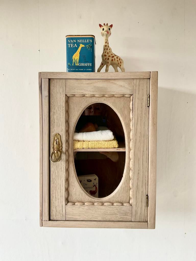 Antiek hangkastje naturel look, rechtsdraaiend, klein kastje, Huis en Inrichting, Kasten | Vitrinekasten, Gebruikt, Minder dan 100 cm