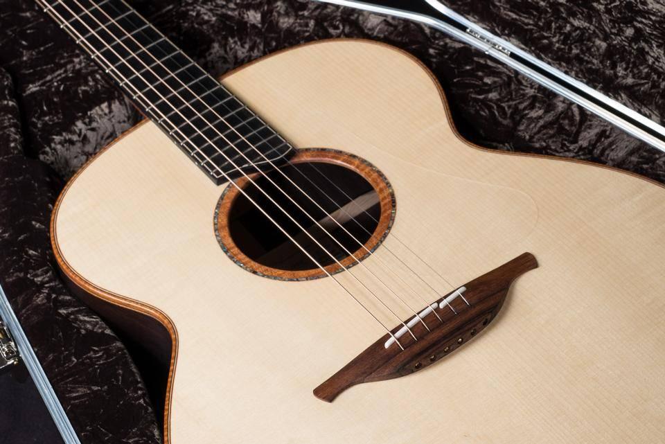 LOWDEN 050 *African Blackwood / Adirodack*, Ophalen, Nieuw, Western- of Steelstringgitaar, Met koffer