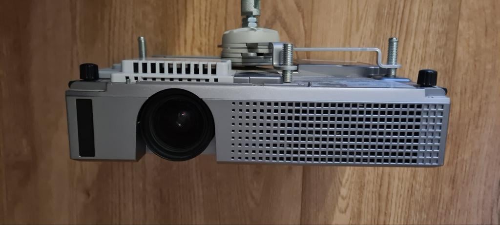 Hitachi CP-X340 LCD Beamer incl. Plafondsteun - ZGAN, Audio, Tv en Foto, Beamers, Ophalen, Zo goed als nieuw, LCD, Hitachi