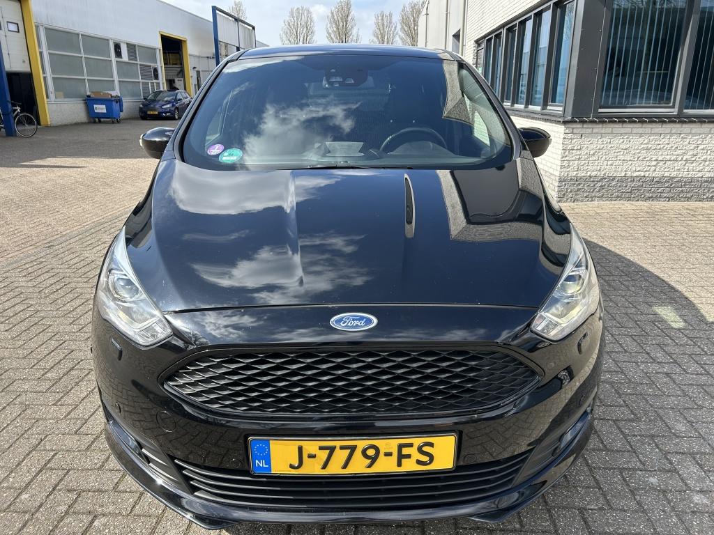 Ford C-MAX 1.0 Titanium XENON CARPLAY CAMERA TRHK NAP!, Voorwielaandrijving, Gebruikt, Euro 6, Zwart
